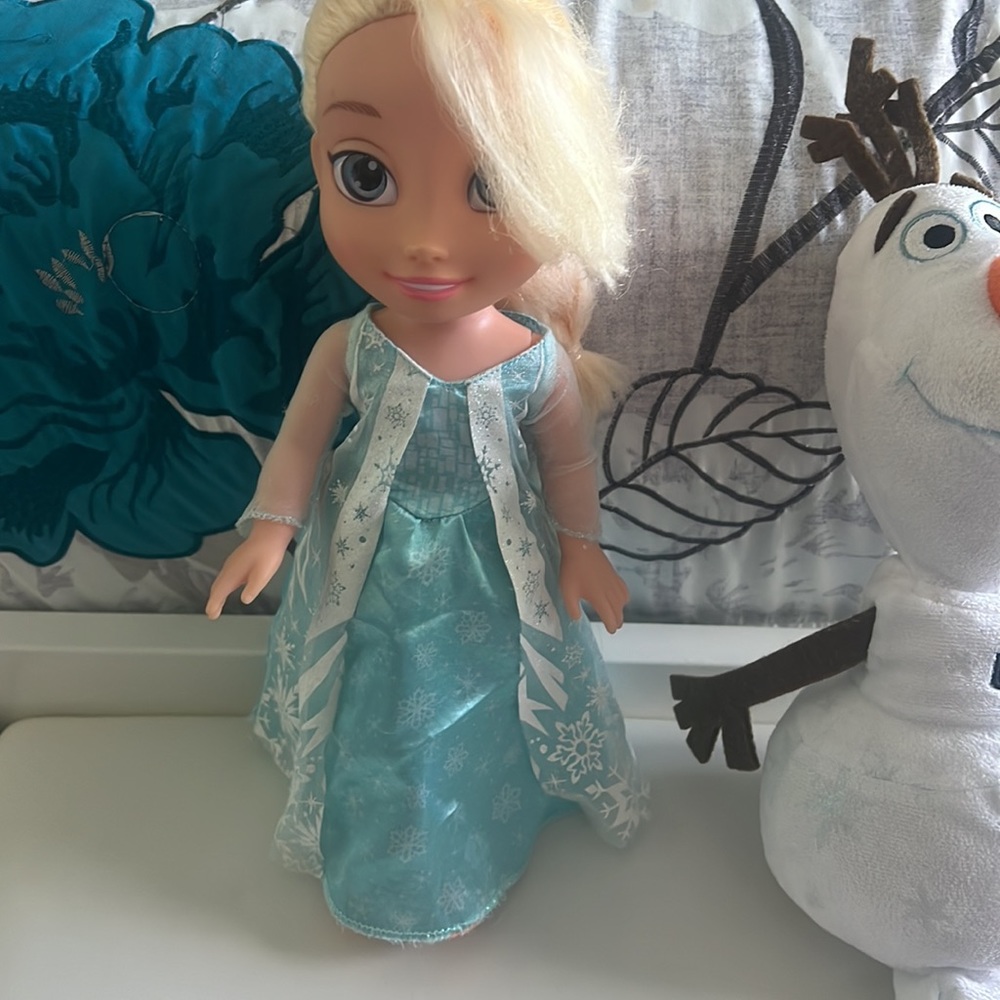 🥶 Disney Frozen doll